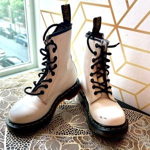 Doc Marten’s White Boots size 5 (UK3)